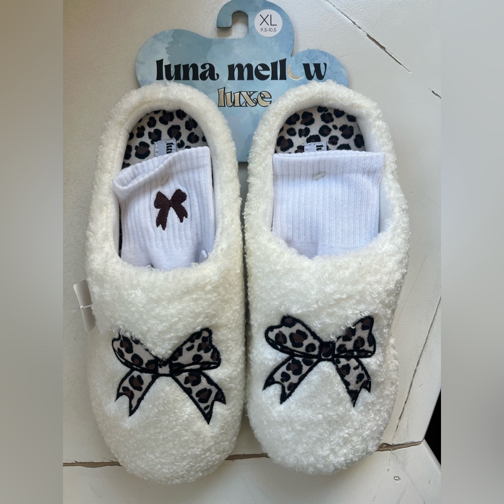 Fuzzy Slippers with Leopard Bows